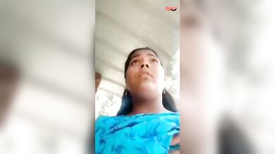 Tamil lady shows tanker boobs public area